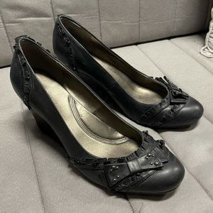 Kenneth Cole Reaction wedges